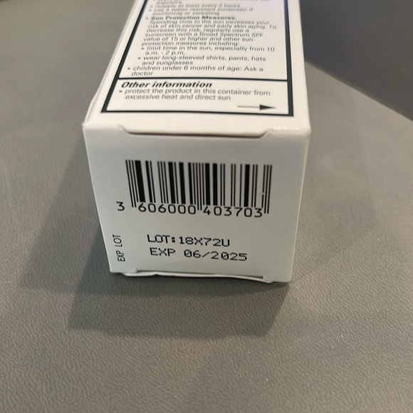 La Roche-Posay Anthelios AOX Daily Antioxidant Serum SPF 50 30ml NIB - Picture 4 of 5